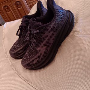 HOKA ONE ONE BLACK CLIFTON 9 SIZE 10 SHOES